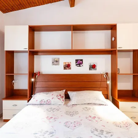 Apartament Lily By Interhome